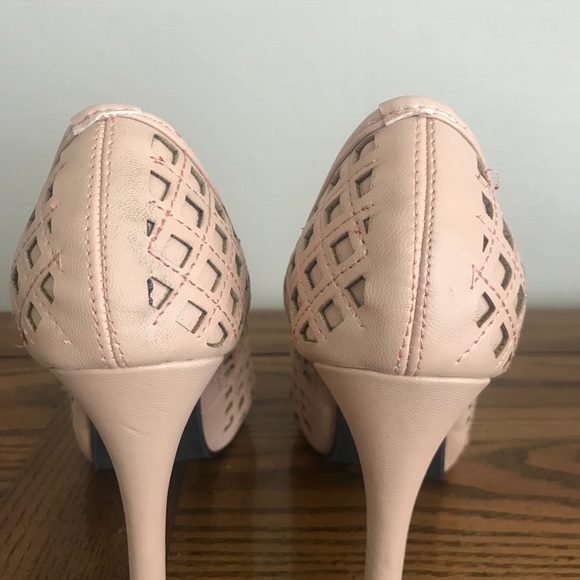 Blush latticework pattern pump - Picture 4 of 5